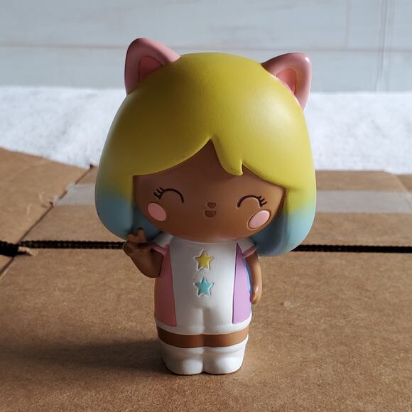 Momiji Doll Figurine Little Rainbow Kitten - Picture 1 of 4